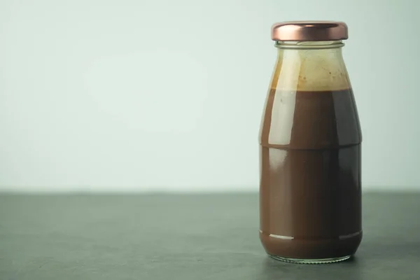 Молочный Какао Стеклянной Бутылке Концепция Напитка Вынос — стоковое фото