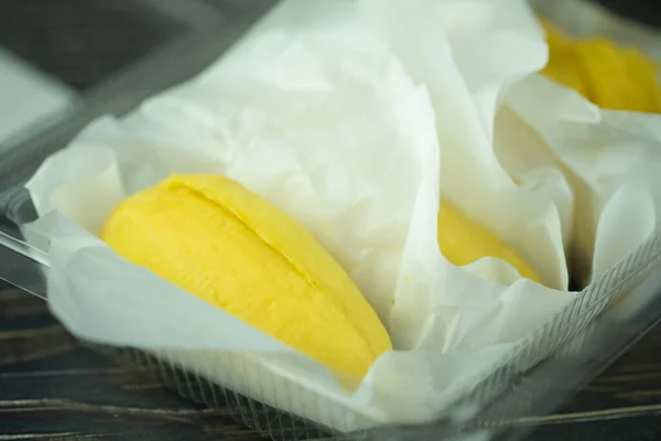 Durian Dalam Kotak Plastik Transpirasi Siap Dijual Thailand — Stok Foto