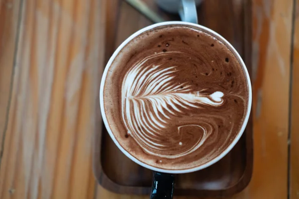 Delicioso Chocolate Quente Com Espuma Arte Cima Mesa Madeira — Fotografia de Stock