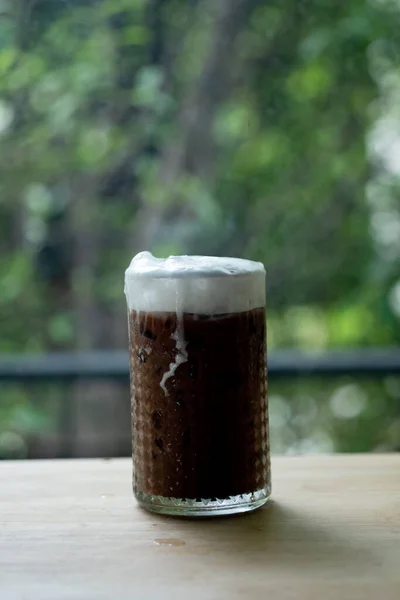 Café Glacé Avec Crème Lait Dans Grand Verre Sur Une — Photo