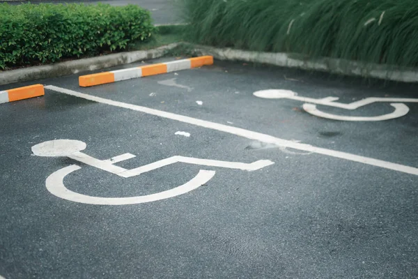 Χώροι Στάθμευσης Για Ανάπηρα Άτομα Ειδικές Ανάγκες Πινακίδα Στάθμευσης Για — Φωτογραφία Αρχείου