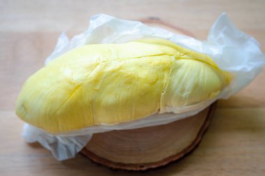 Taze Durian. Meyvelerin kralı. Yaz mevsiminde satılabilir