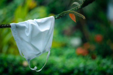 Beyaz maske birçok kez yıkanabilir ve tekrar kullanılabilir. Covid-19 'u engelliyorum..