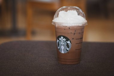 Bangkok, Tayland - 2 Ağustos 2020: Starbucks 'taki kahvecinin kremşantili dondurması ABD kökenli.