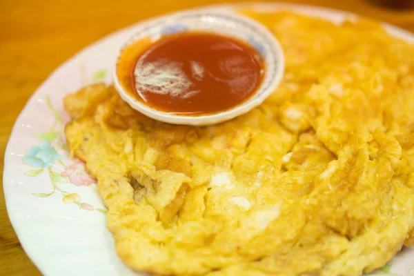 Tutup Tradisi Populer Renyah Goreng Daging Kepiting Putih Omelet Disajikan — Stok Foto