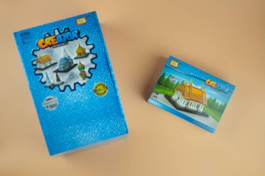 Samut Prakan, Tayland - 24 Ağustos 2020: LOZ Creator Mimarisi 'nin yeni mikro blokları Tayland' da birlik tarafından oluşturuldu. 5 ögenin hepsini topla