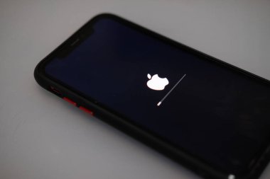 Bangkok, Tayland - 29 Ağustos 2020: iphone ekran işletim yazılımını kapat yeni sürüm, iphone tarafından geliştirildi.