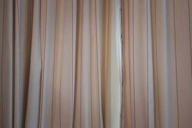 Gri ve kahverengi renkli kumaş dikey pozisyonda. Perde arkaplan için ideal