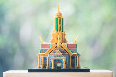 Tayland Loha Prasat veya Metal Kalesi 'nin plastik bloğundan yapılmış minyatür bir oyuncak. Tayland 'a seyahat kavramı