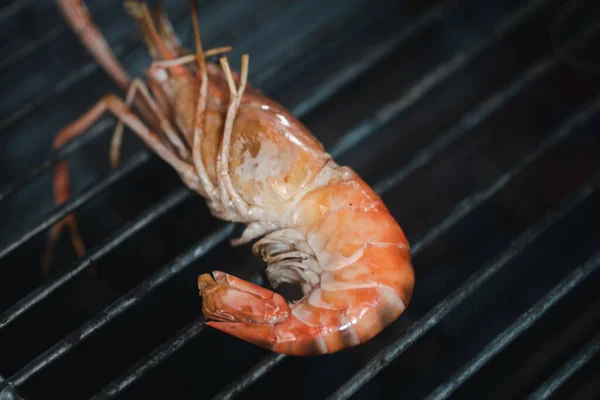 Grillade Räkor Den Flammande Grillen Selektiv Inriktning — Stockfoto