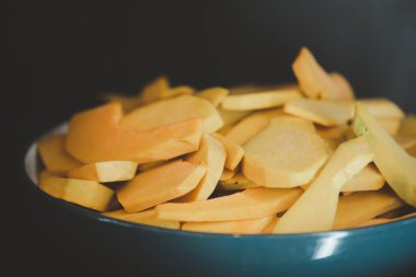 Japon ızgarası için taze balkabağı dilimi, Kore ızgarası, kasede Thai bbq ızgarası.