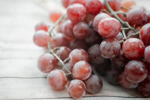 Masa Świeżych Organicznych Czerwonych Winogron Skupienie Selektywne — Zdjęcie stockowe
