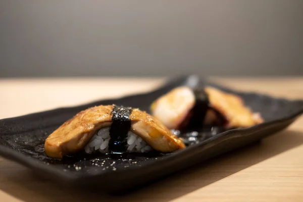 日本餐馆Sushi Foie Gras的选择性焦点 — 图库照片