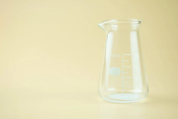 Seitenansicht Der Milch Transparentem Glas Auf Gelbem Hintergrund — Stockfoto