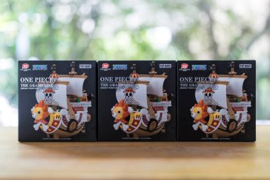 Bangkok, Tayland - 4 Eylül 2025: Bir kutu POP MART One Grand Line Serisi Araç Taşıma Kutusu Mühürlü