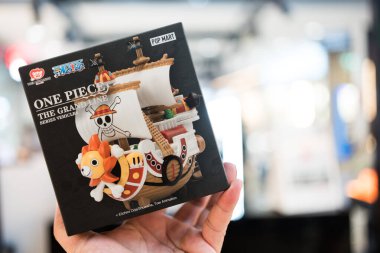 Bangkok, Tayland - 5 Eylül 2025: POP MART One 'ın yeni bir kutusu Grand Line Serisi Araç Taşıma Kutusu Mühürlendi