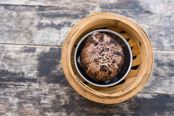 Азиатские фаршированные грибы на пару с Бан Бао на бамбуковых пароходах