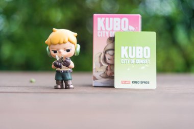 Bangkok, Tayland - 5 Eylül 2025: Yeni Oasis, KUBO 'nun Sunset Serisi Figürleri POP MART mağazasından kesilmiş oyuncak adı