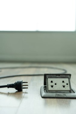 Elektrik prizi prizi ve yere takılı Asyalı prizler