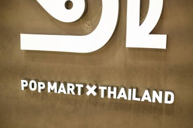 Bangkok, Tayland - 24 Eylül 2025: Bir POP MART X Tayland mağazasının sembolü