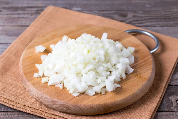 Cebola Cortada Uma Tábua Corte — Fotografia de Stock