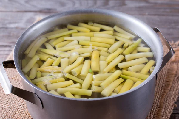 Feijões Espargos Cozidos Panela Prato Vegetariano — Fotografia de Stock