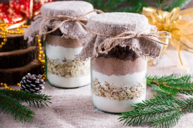 Çikolata kurabiye karışımı cam kavanozda