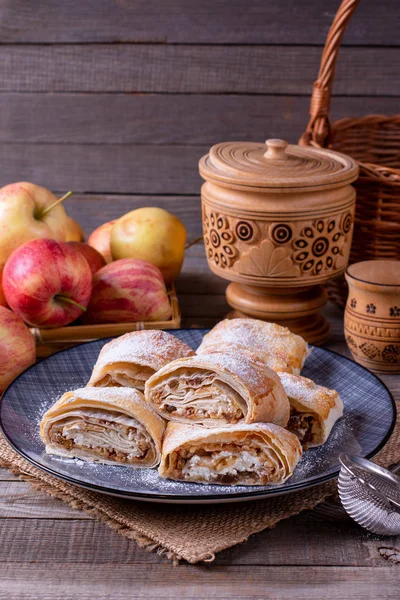 Pieces of apple homemade strudel with powdered sugar — Stock Photo, Image