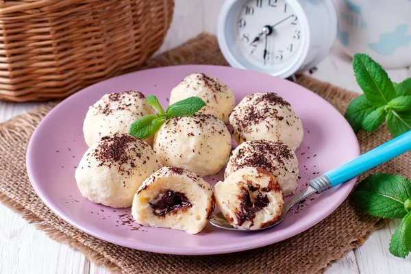 Traditionell rysk ukrainsk keso "Lazy" dumplings med choklad — Stockfoto