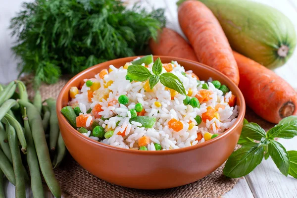 Fagyasztott vegyes zöldségfélék rizzsel — Stock Fotó