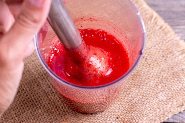 Strawberry puree. Puree in a blender — Stock Photo, Image