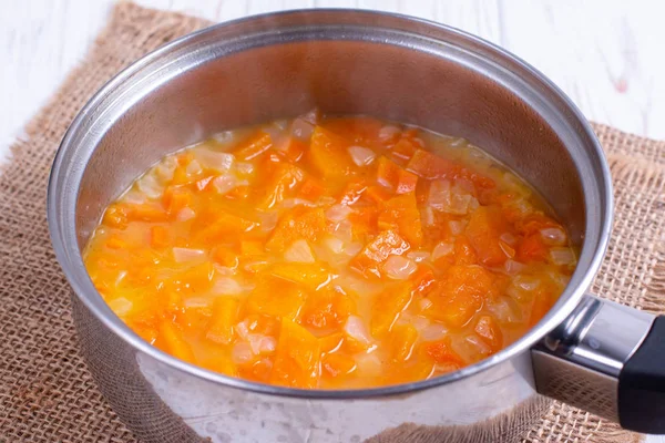 Puré de calabaza o zanahoria para sopa con licuadora — Foto de Stock