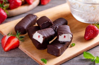 Çikolatalı peynirli krema. Kapat, yatay