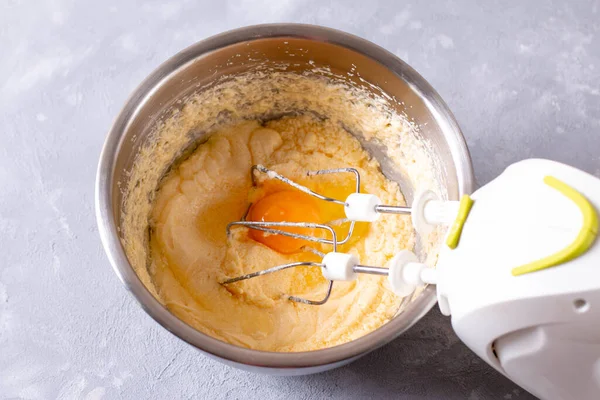 Смешивание Масла Сахаром Яйцами Приготовление Ингредиентов Миске — стоковое фото
