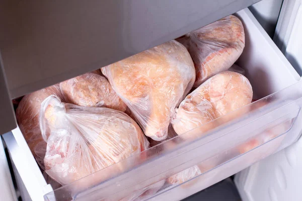 Fagyasztott Hús Választéka Műanyag Zacskóban Fagyasztóban Fagyasztott Élelmiszer — Stock Fotó