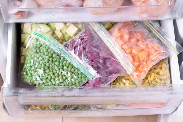 Surtido Verduras Congeladas Nevera Casera Alimentos Congelados Congelador — Foto de Stock