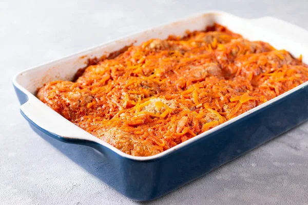 Albóndigas Horno Con Col Arroz Plato Para Hornear Con Salsa —  Fotos de Stock