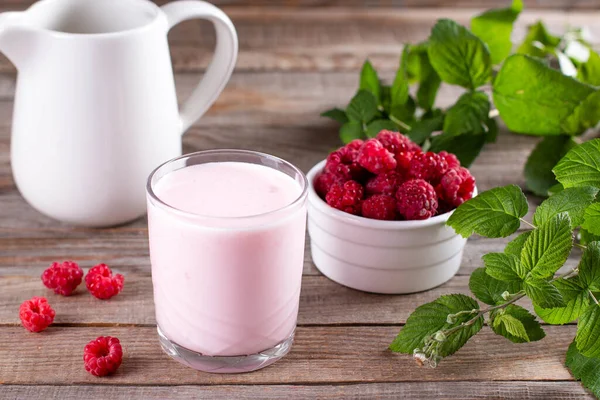 Yogur Casero Vaso Vidrio Con Frambuesas Orgánicas —  Fotos de Stock