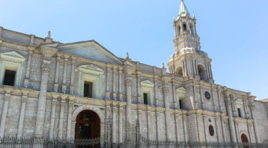 Sabahları Arequipa Katedrali 'nin kısmi görüntüsü. Peru ve Arequipa 'nın güzel ve önemli mimarisi.