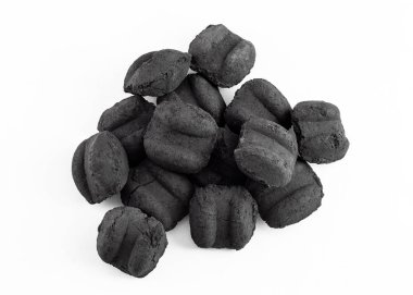 beyaz arkaplanda bbq kömür kömürü grubu