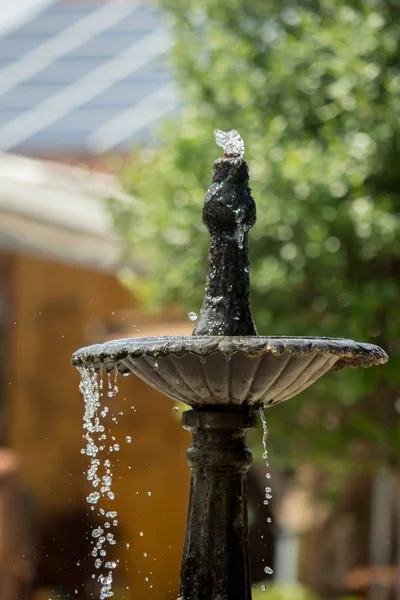 Een Fontein Van Het Water Een Kleine Fontein — Stockfoto