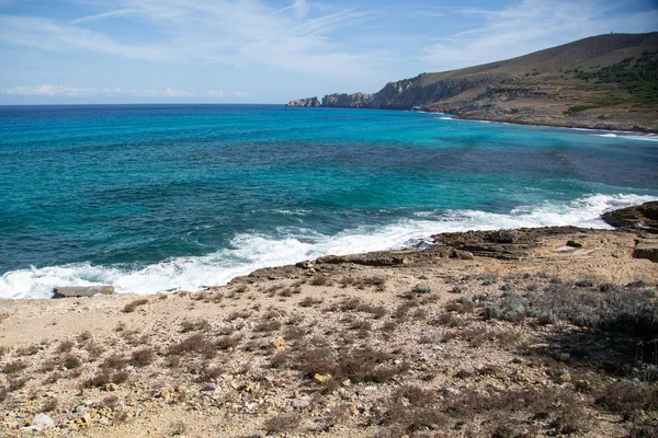 Vågor vid kusten, ön Mallorca Spanien — Stockfoto