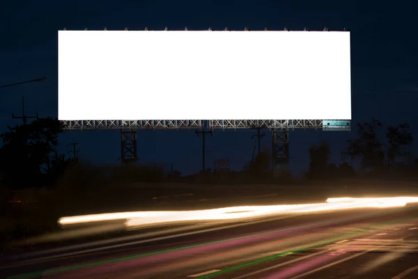 Reklam afişi ve ulaşım sokak lambası için reklam panosu boş