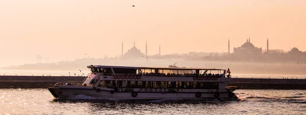 Закат Мечети Паром Стамбул — стоковое фото