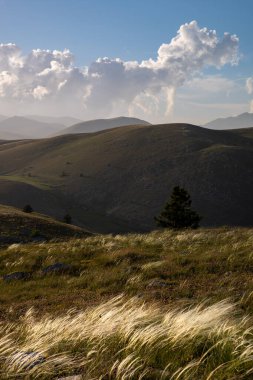 Rocca Calascio Aq 'ta kutsanmış manzara 