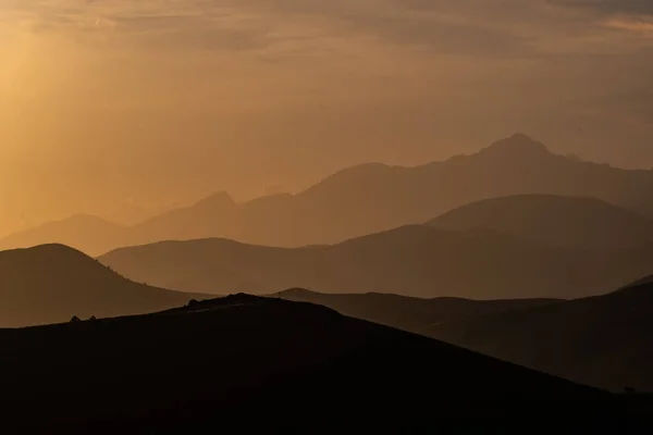Rocca Calascio Aq 'ta kutsanmış manzara 