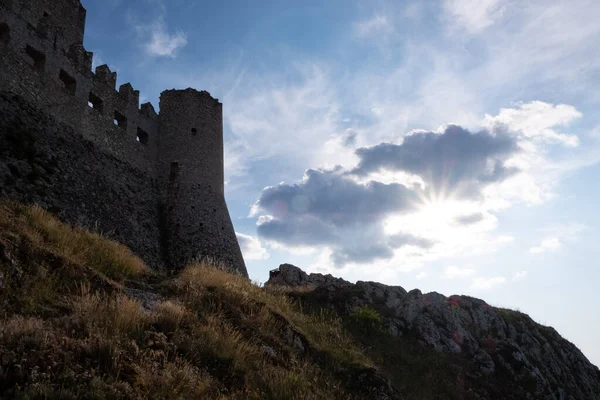 Rocca Calascio Aq 'ta kutsanmış manzara 