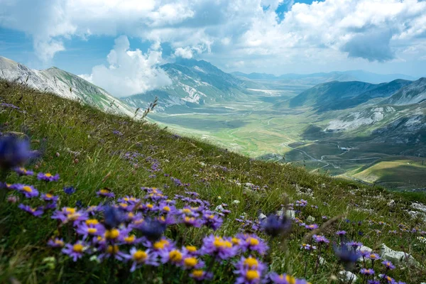 Campo Imperatore, Abruzzo 'daki güzel dağ manzarası.