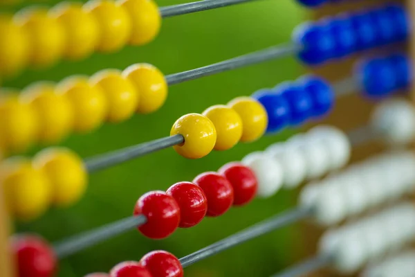 Abaküs renkli incilere yakın çekim