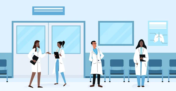 Zróżnicowany lekarzy lekarze rozmawiają i stoją na korytarzu podczas pracy w szpitalu wektor ilustracji. — Wektor stockowy